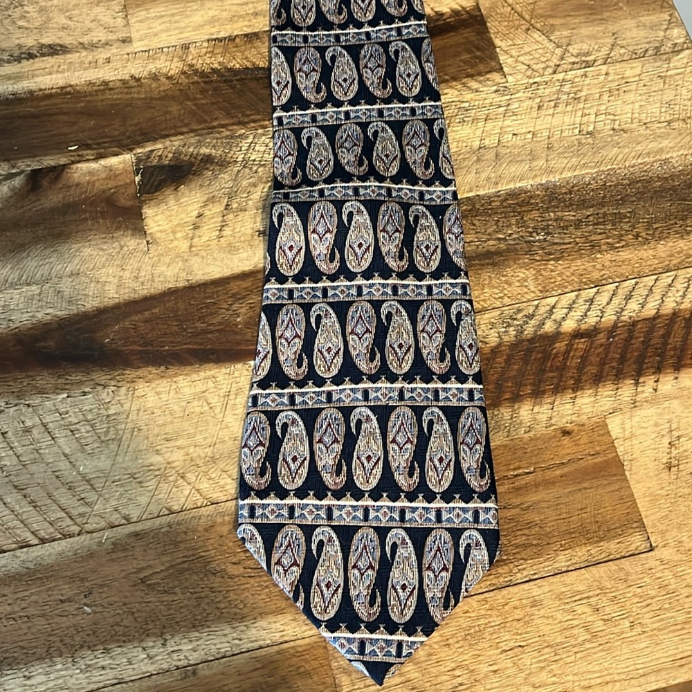 Silk tie